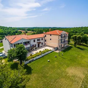 Lovely House Lindi In Apartment Poreč
