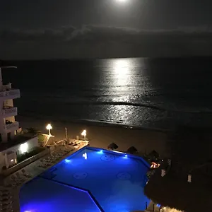 Ocean View Apartment Cancún
